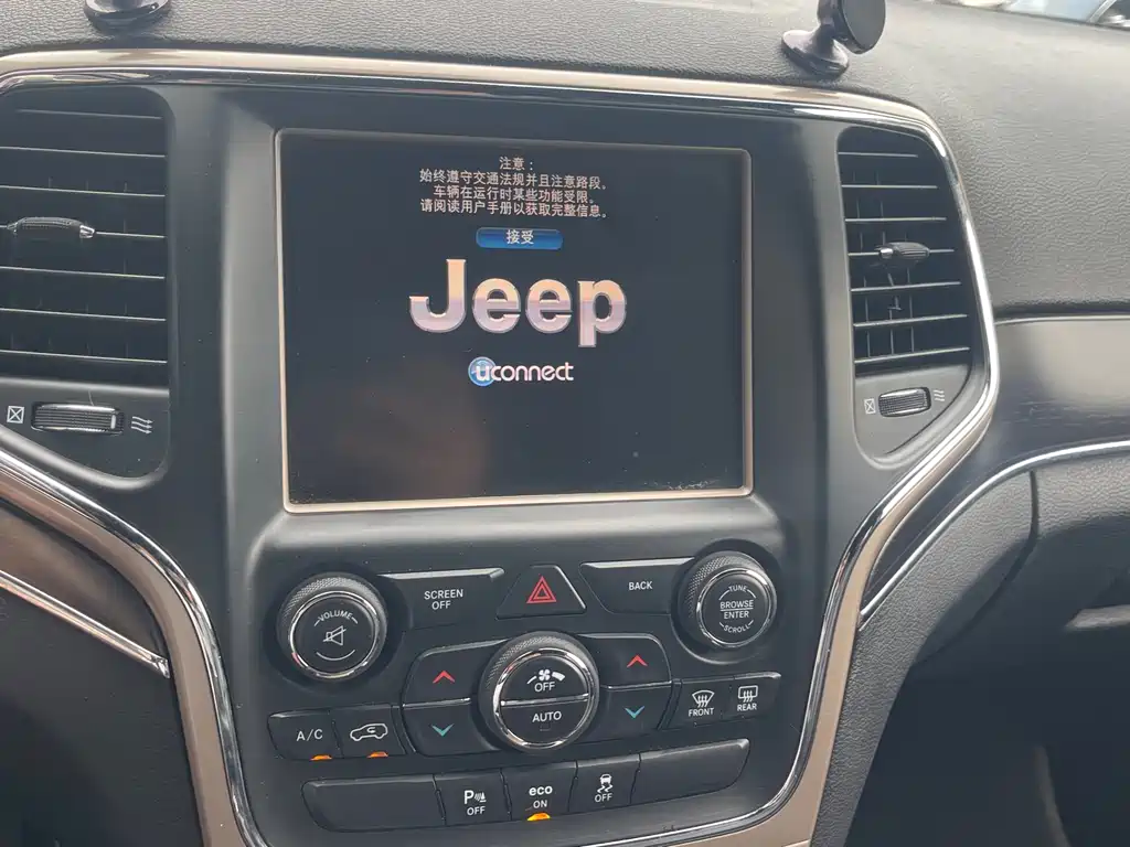 Jeep Grand Cherokee 2015 — фото 11