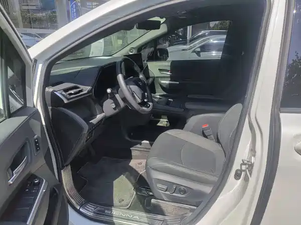 Toyota Sienna 2025