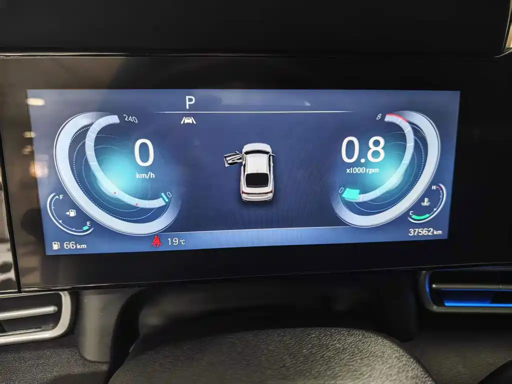 Hyundai Elantra 2023 — фото 14