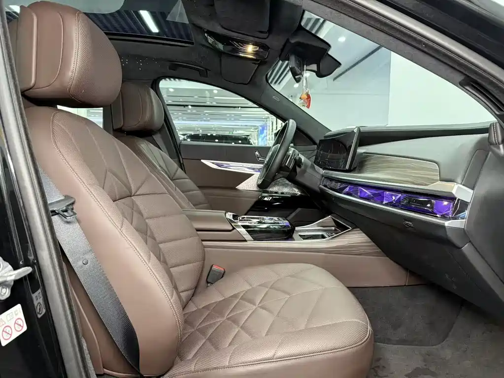 BMW 7 Series 2025 — фото 10