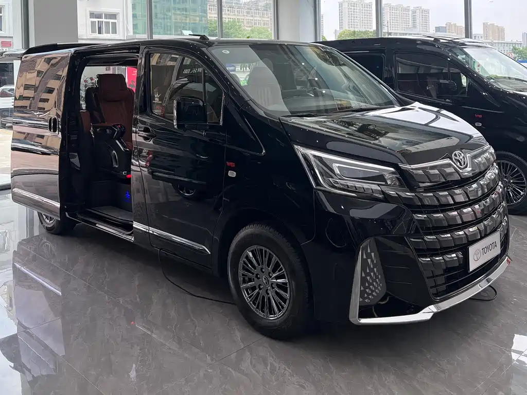Toyota Hiace — фото 3