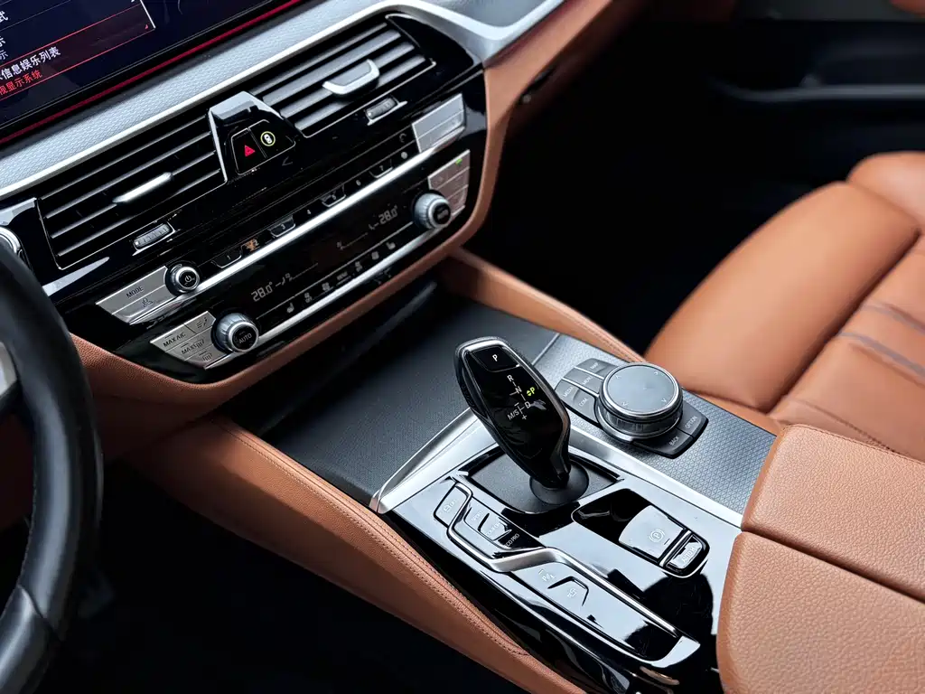 BMW 5 Series 2023 — фото 20
