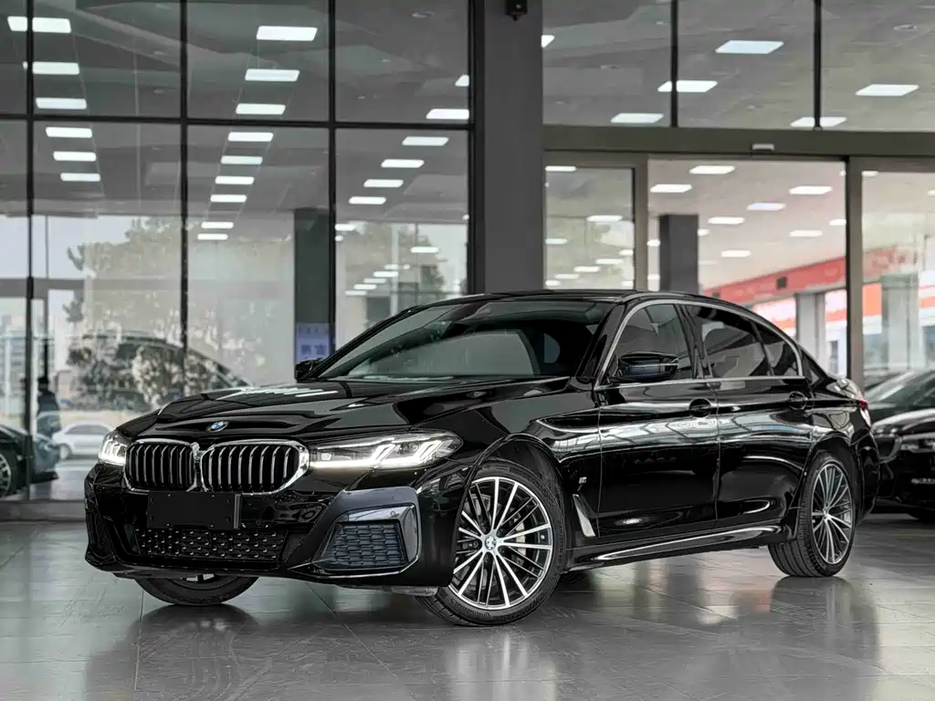 BMW 5 Series 2022 — фото 1