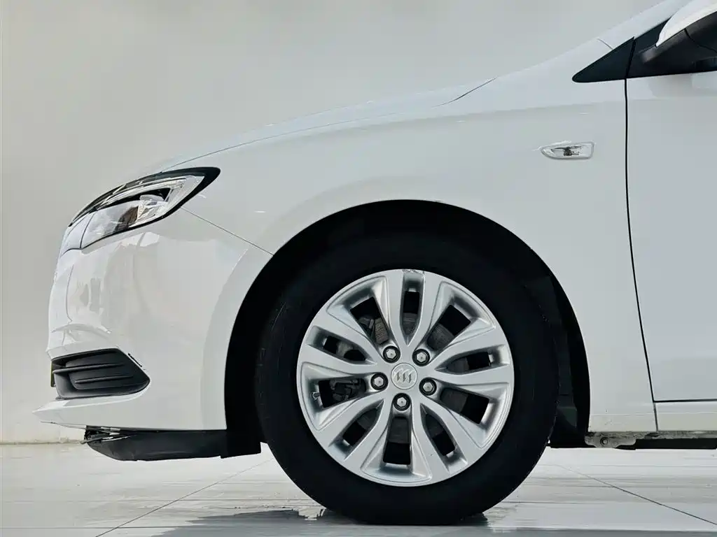 Buick Excelle 2022 — фото 8
