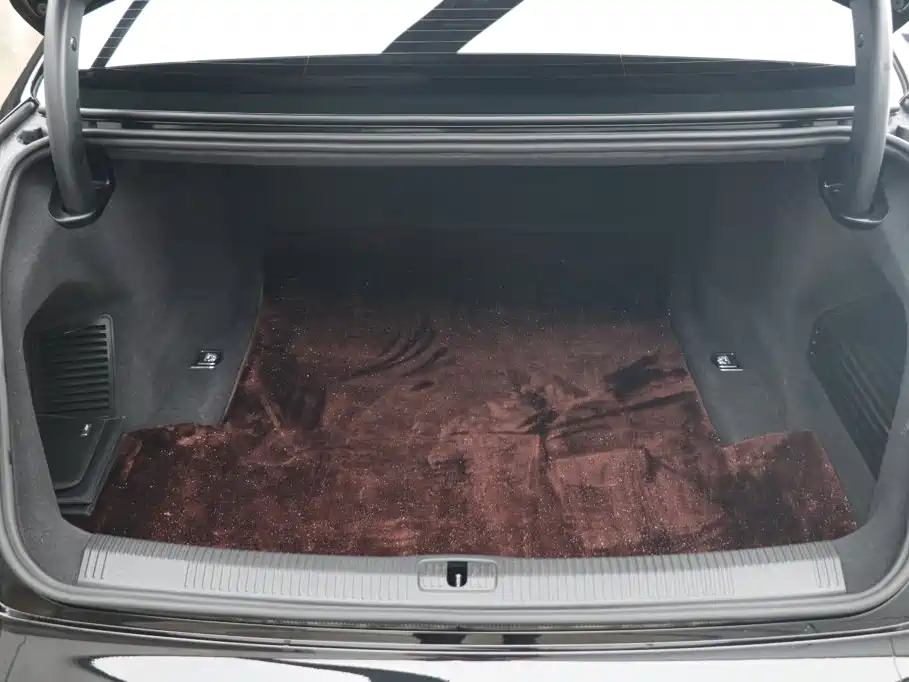 Audi A8 2018 — фото 29