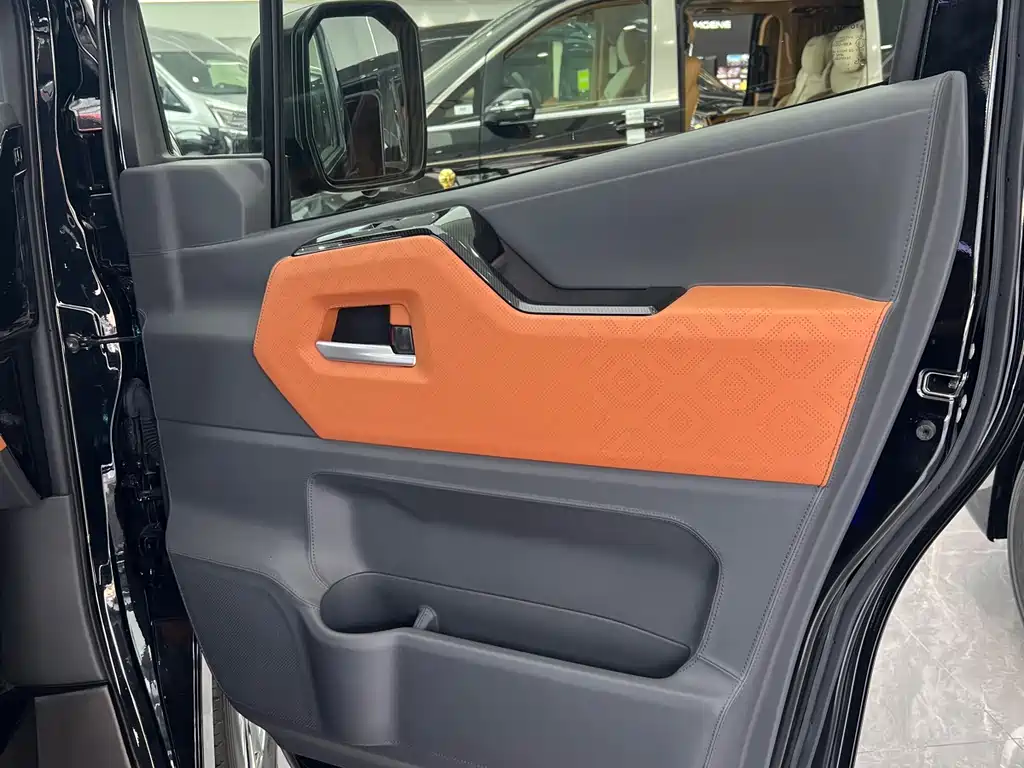 Toyota Hiace — фото 6