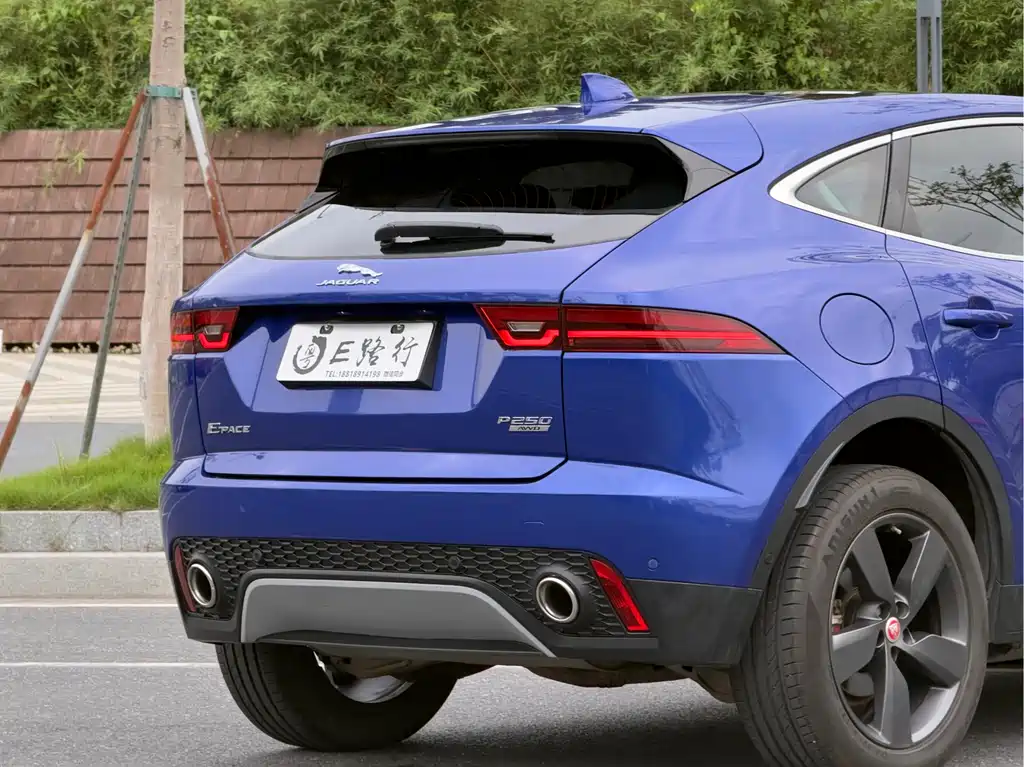 Jaguar E-PACE 2019 — фото 17