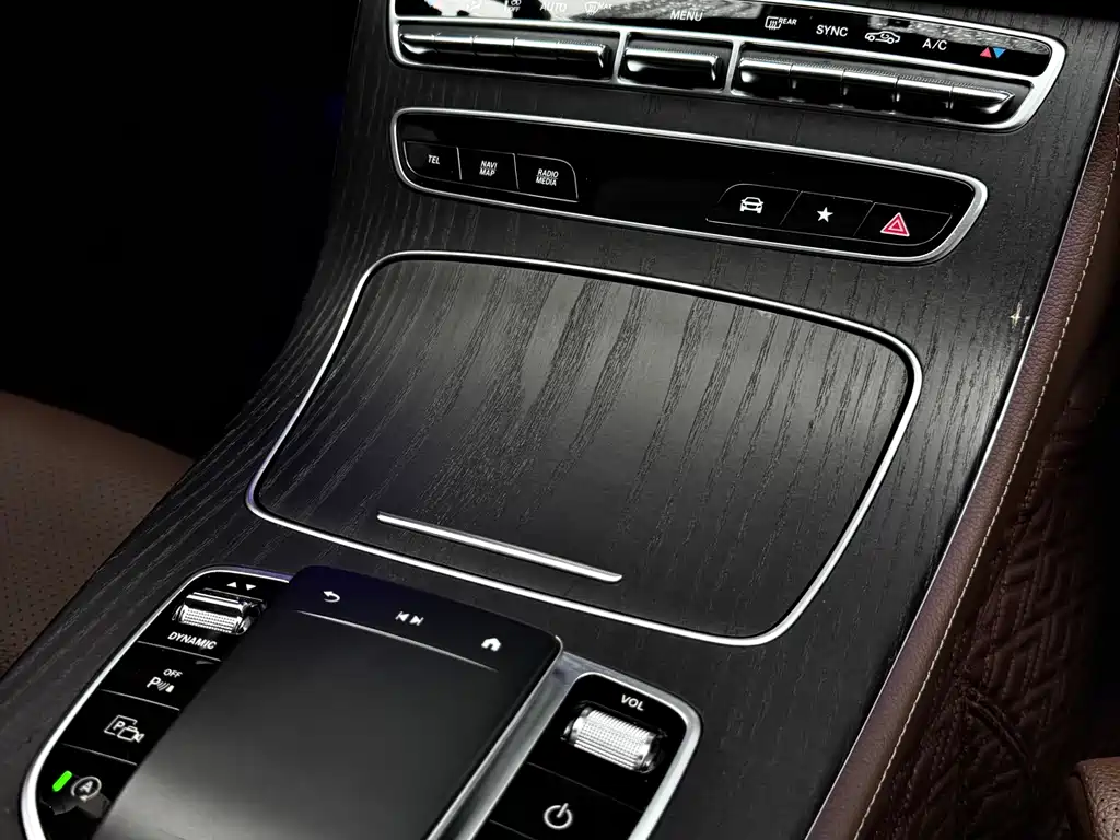 Mercedes-Benz E-Class 2022 — фото 12
