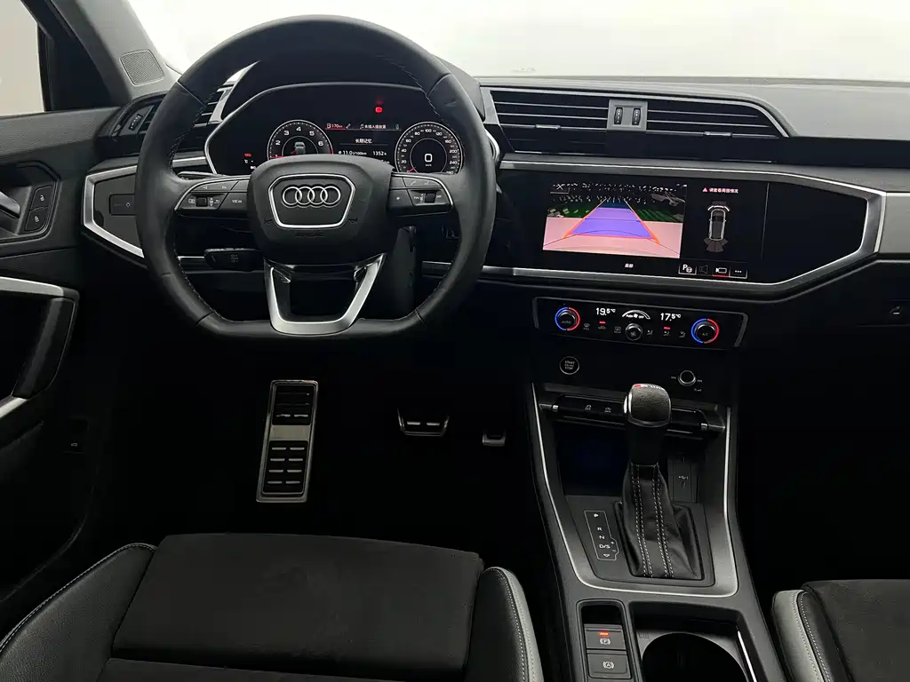 Audi Q3 2022 — фото 14
