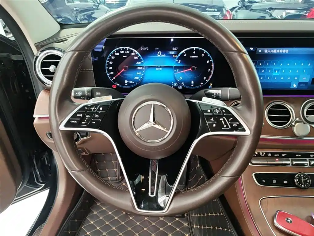 Mercedes-Benz E-Class 2023 — фото 11