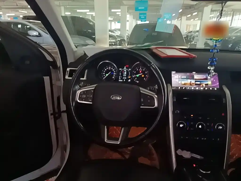 Land Rover Discovery Sport 2018 — фото 11