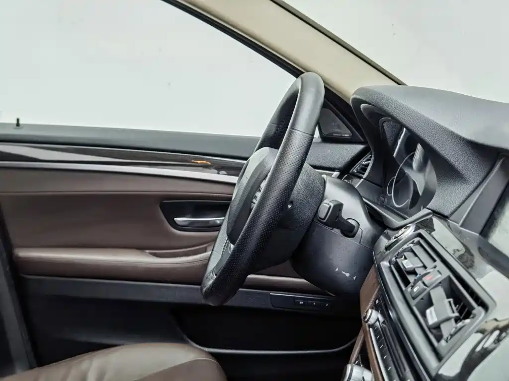 BMW 5 Series 2016 — фото 22
