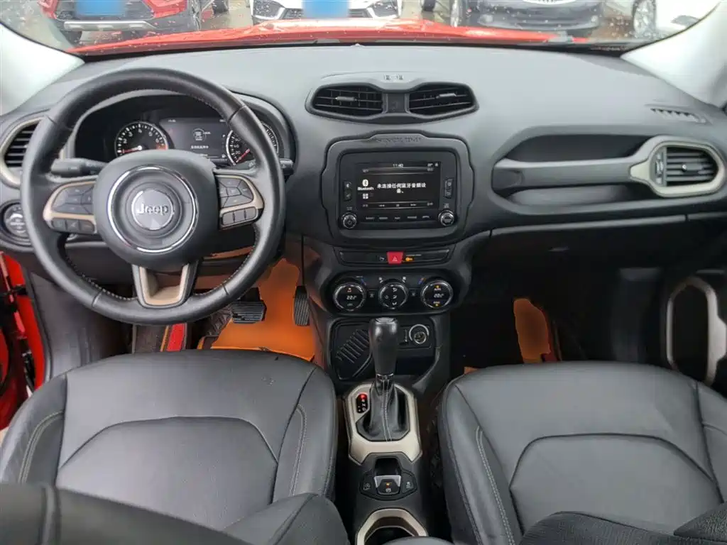 Jeep Renegade 2018 — фото 10