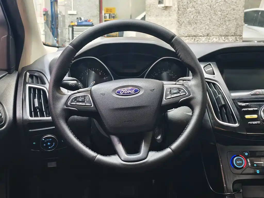 Ford Focus 2018 — фото 11