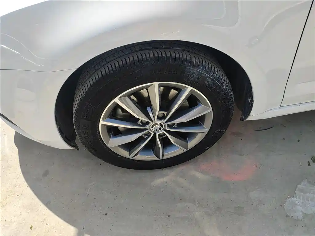 Skoda Octavia 2018 — фото 23