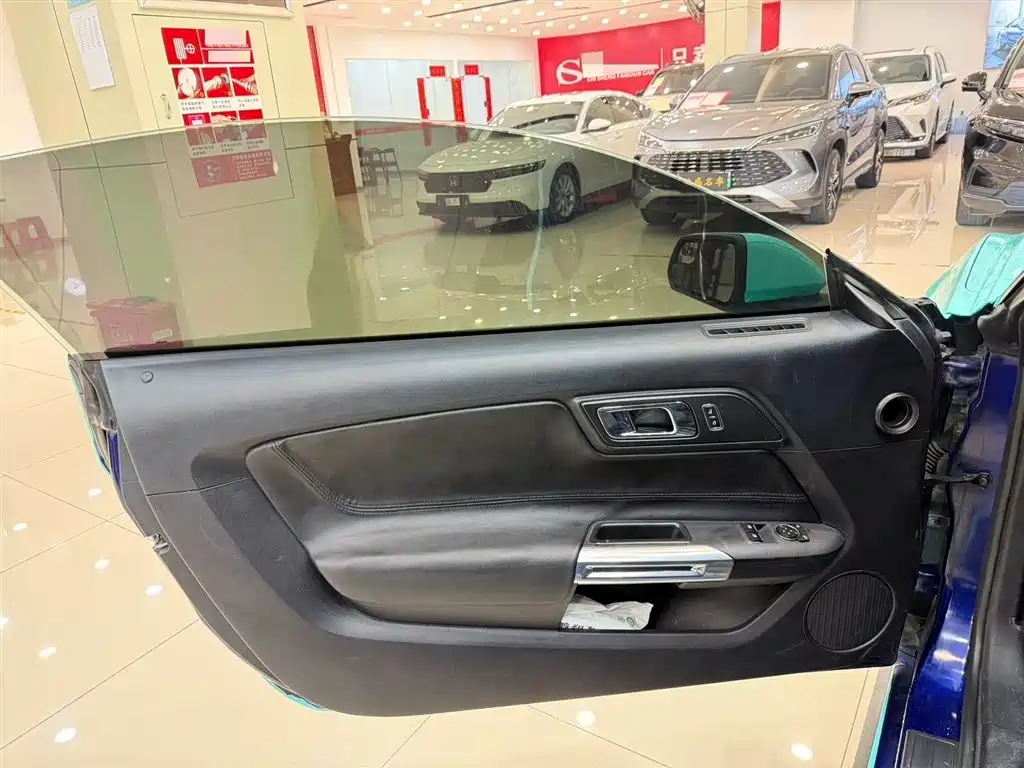 Ford Mustang 2015 — фото 16