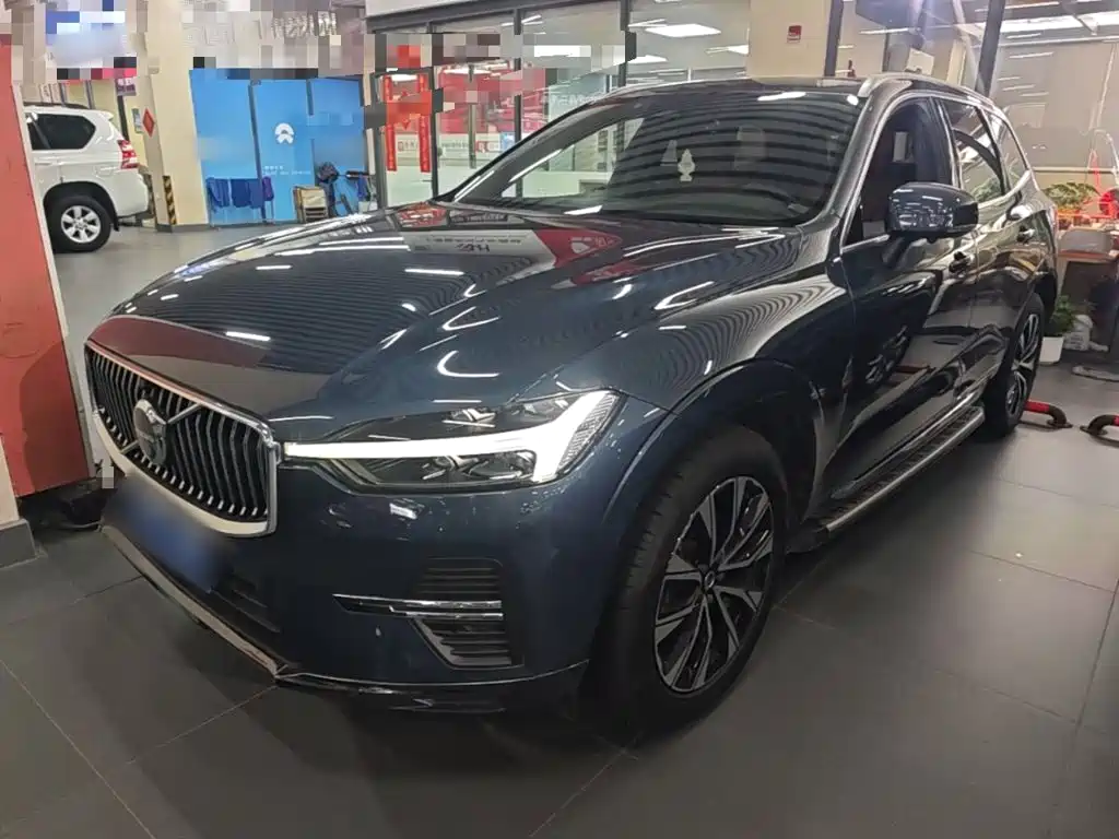 Volvo XC60 2023 — фото 1