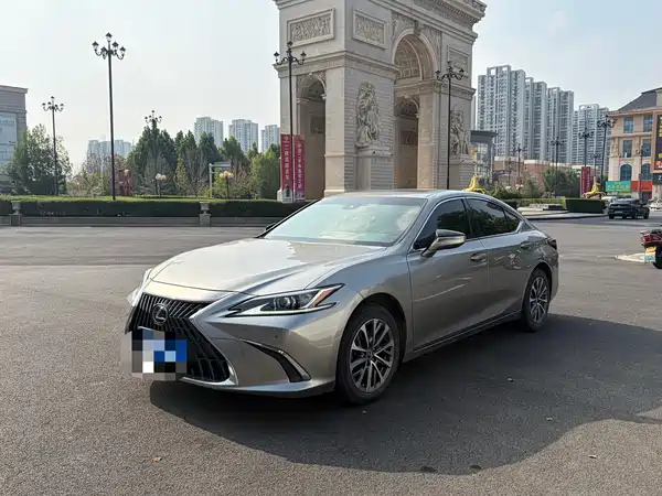 Lexus ES 2021