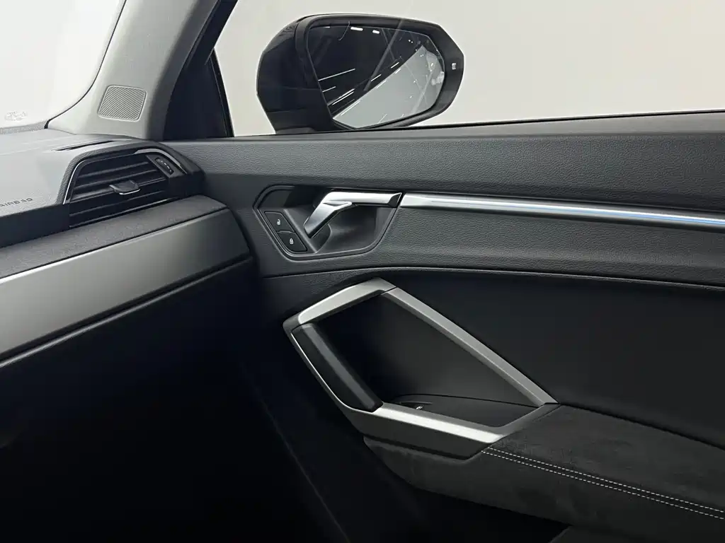 Audi Q3 2022 — фото 10