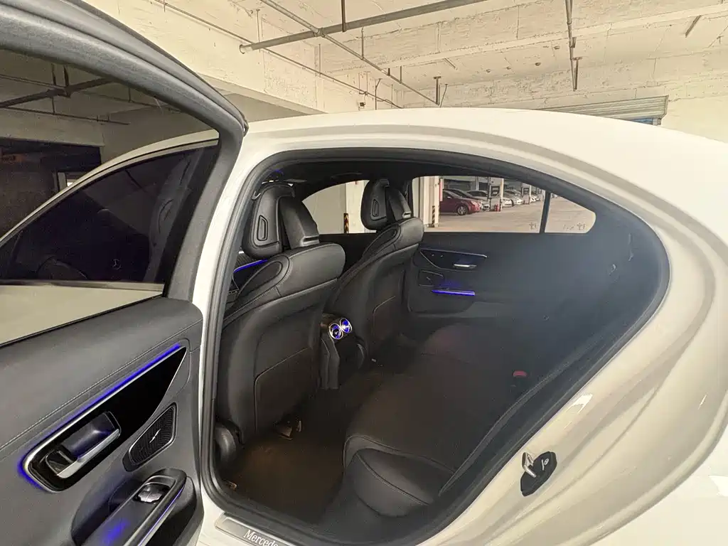 Mercedes-Benz C-Class 2023 — фото 8
