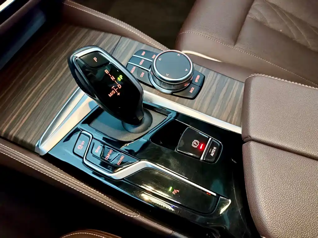 BMW 5 Series 2023 — фото 10