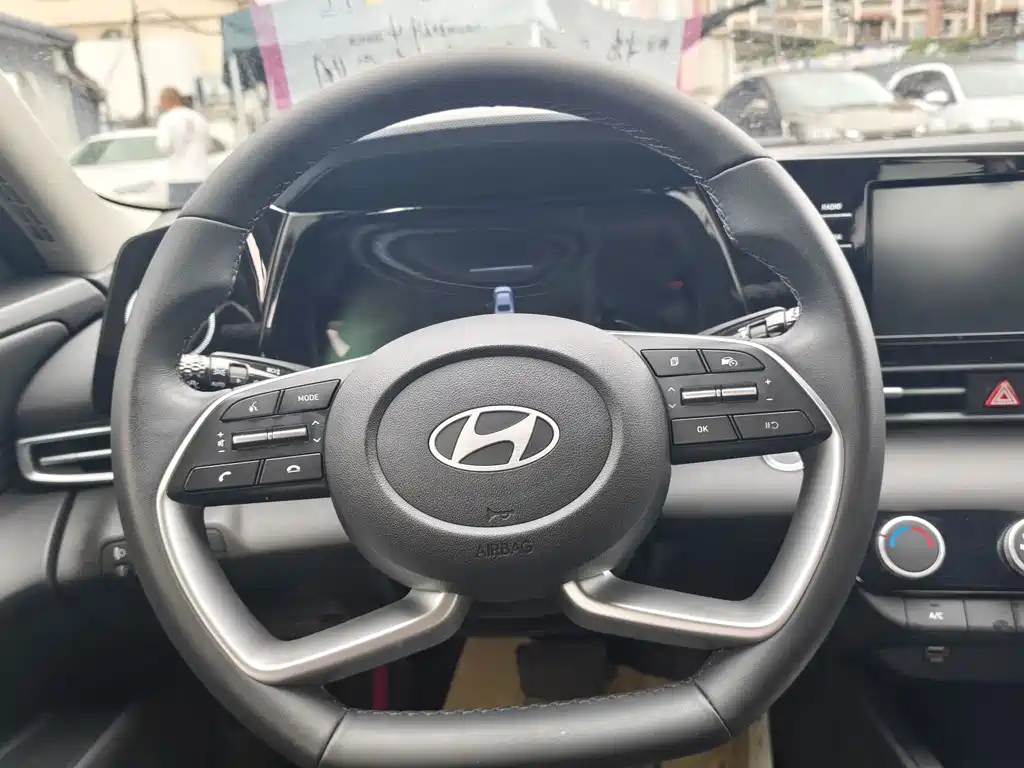 Hyundai Elantra 2024