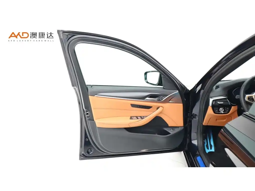 BMW 5 Series 2023 — фото 10