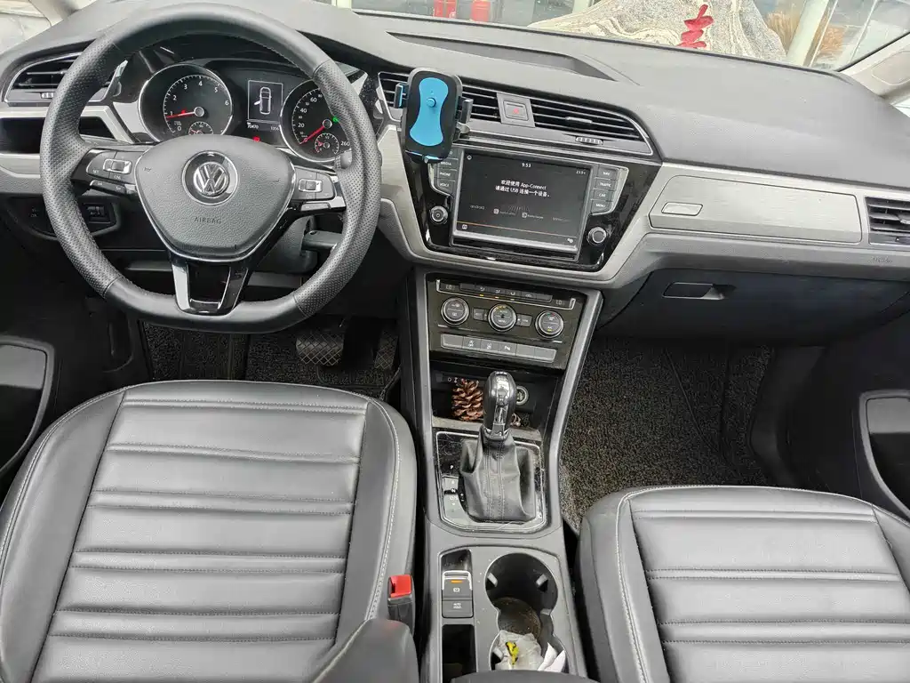 Volkswagen Touran 2018 — фото 13