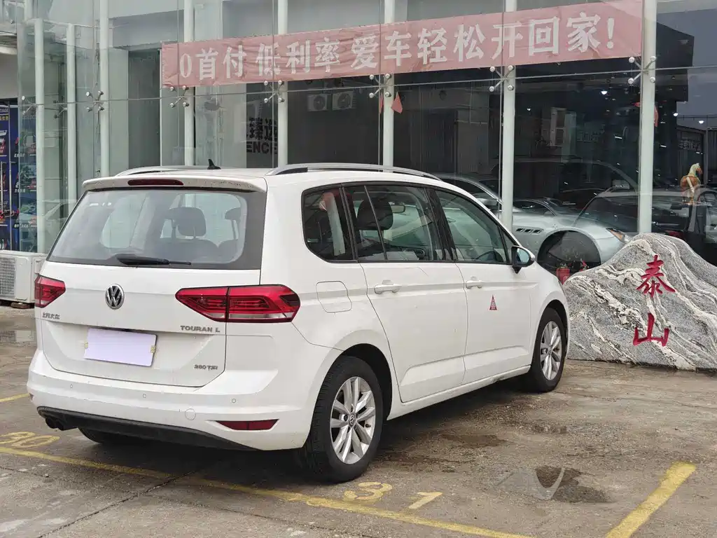 Volkswagen Touran 2018 — фото 17