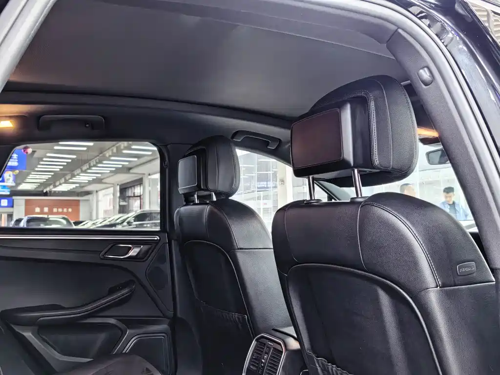 Porsche Macan 2020 — фото 11