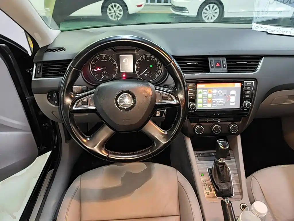 Skoda Octavia 2014 — фото 11