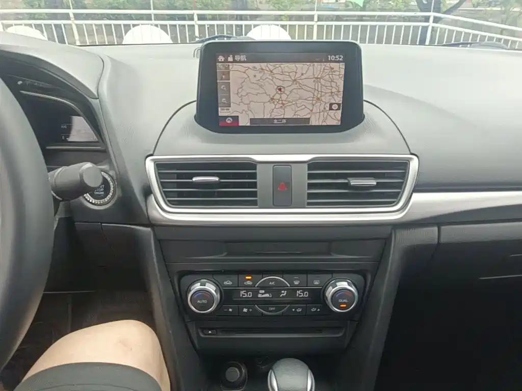 Mazda 3 Axela 2018 — фото 13