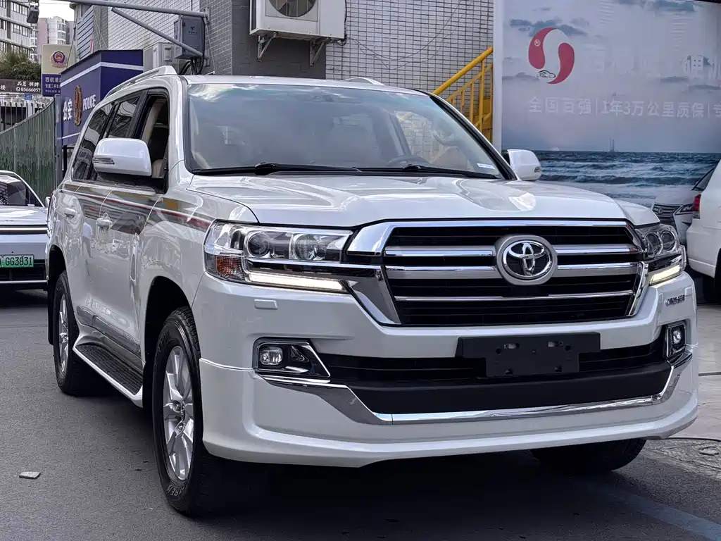 Toyota Land Cruiser 2017 — фото 3