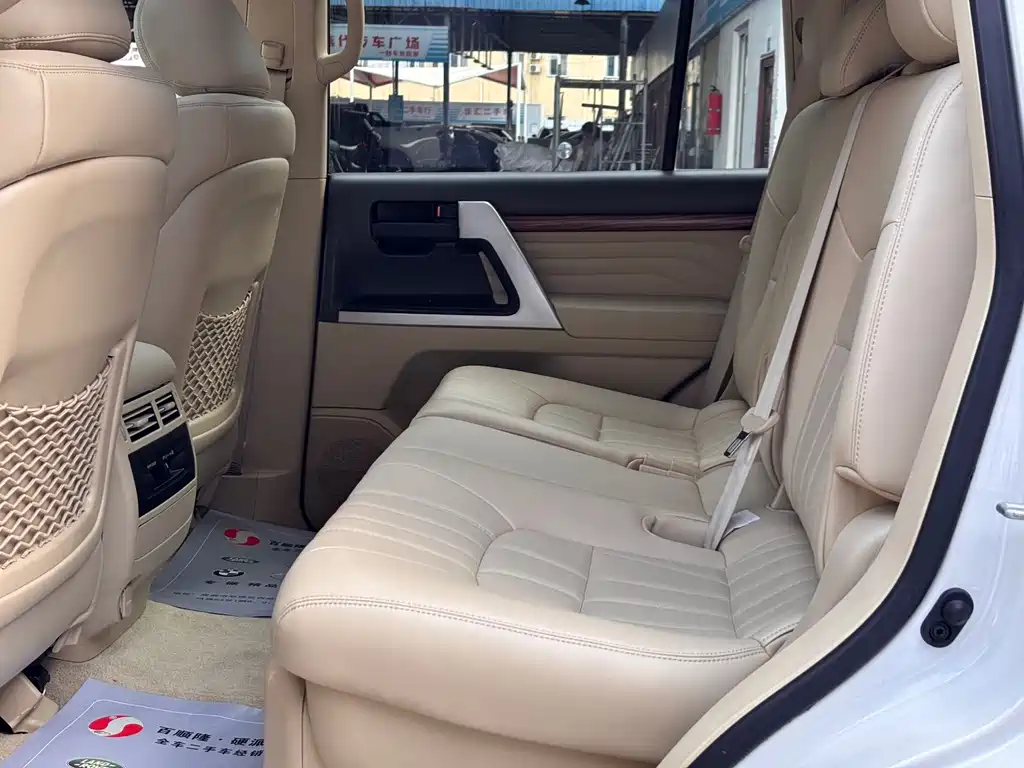 Toyota Land Cruiser 2017 — фото 12