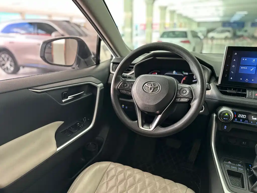 Toyota RAV4 2021 — фото 13