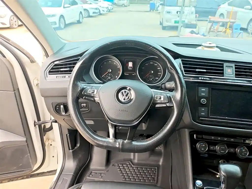 Volkswagen Tiguan L 2019 — фото 11