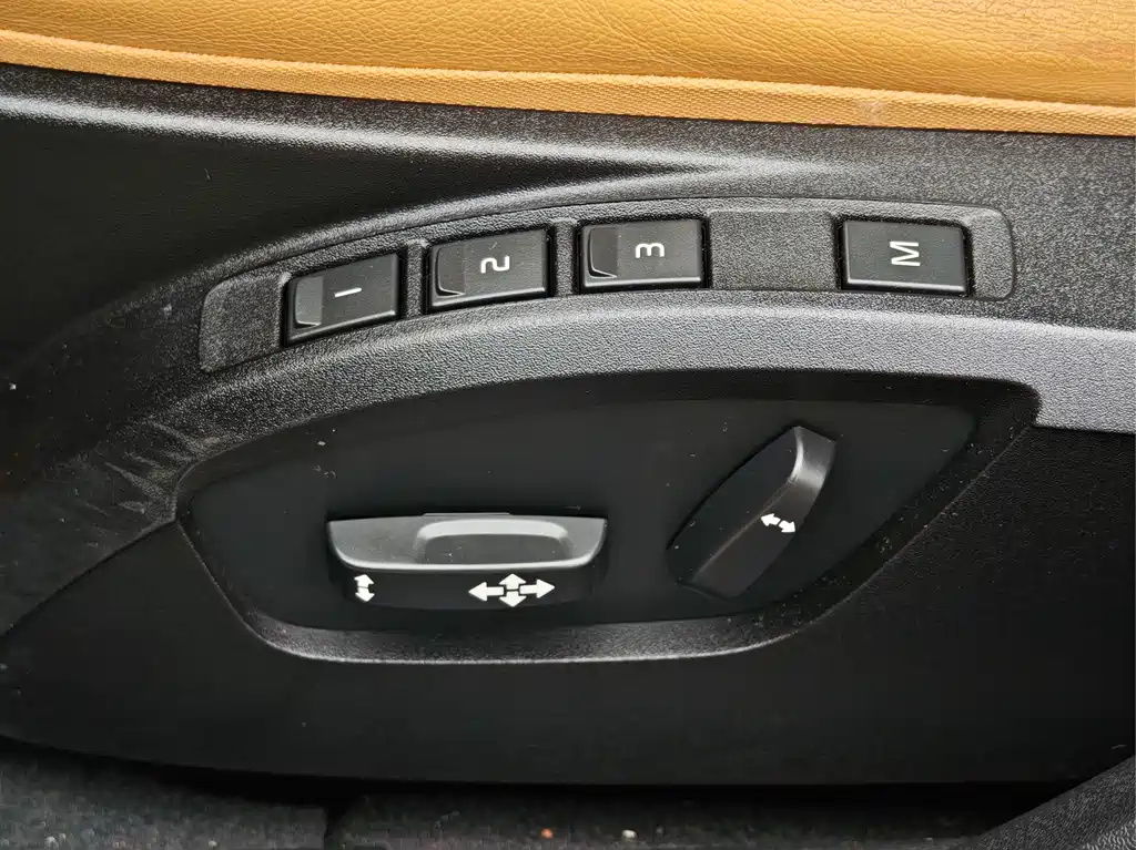 Volvo V40 2017 — фото 15