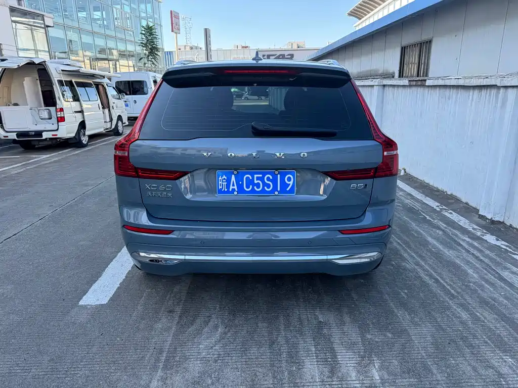 Volvo XC60 2021 — фото 8