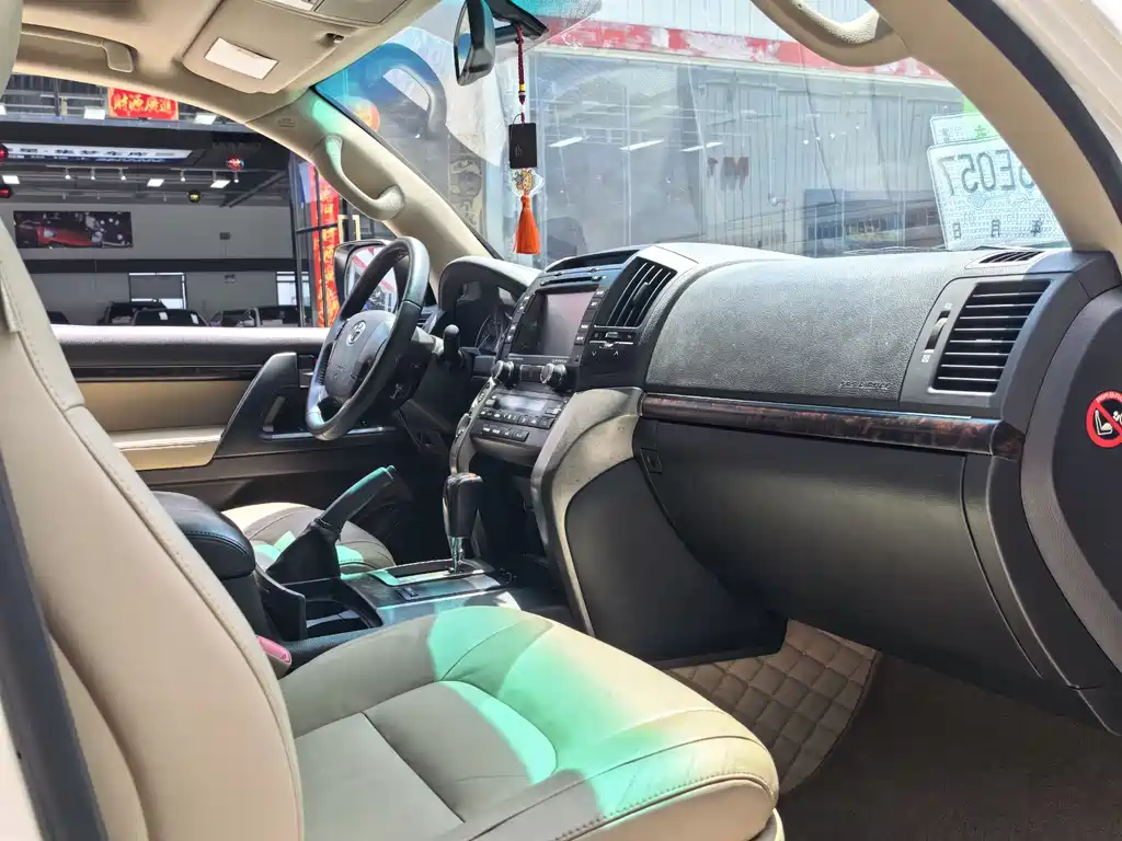Toyota Land Cruiser 2012