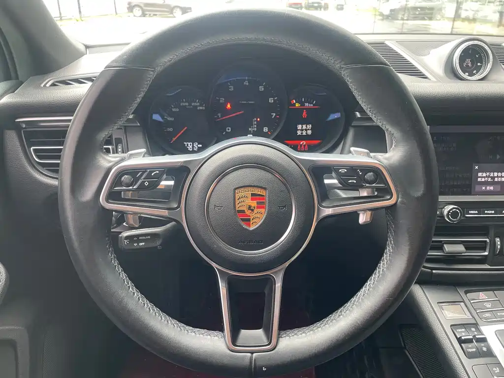 Porsche Macan 2020 — фото 11