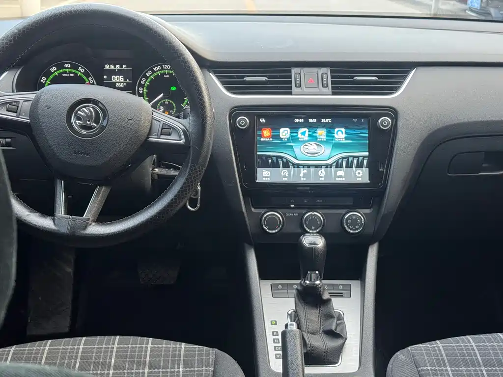 Skoda Octavia 2019 — фото 12