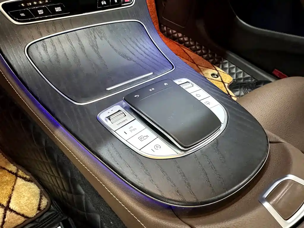 Mercedes-Benz E-Class 2023 — фото 16