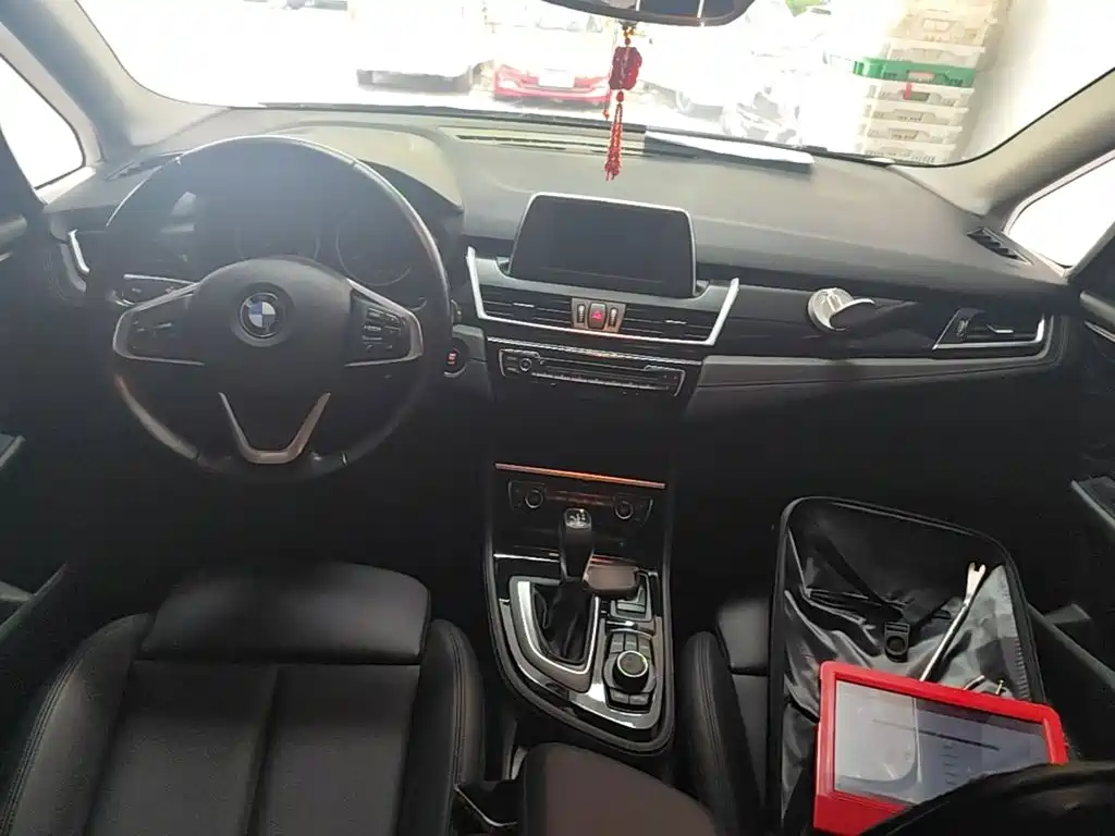 BMW 2 Series Station Wagon 2017 — фото 10
