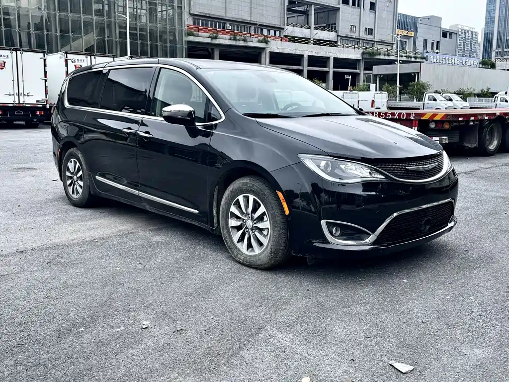 Chrysler Grand Voyager PHEV 2025 — фото 2