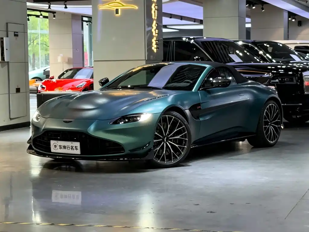 Aston Martin V8 Vantage 2022 — фото 4