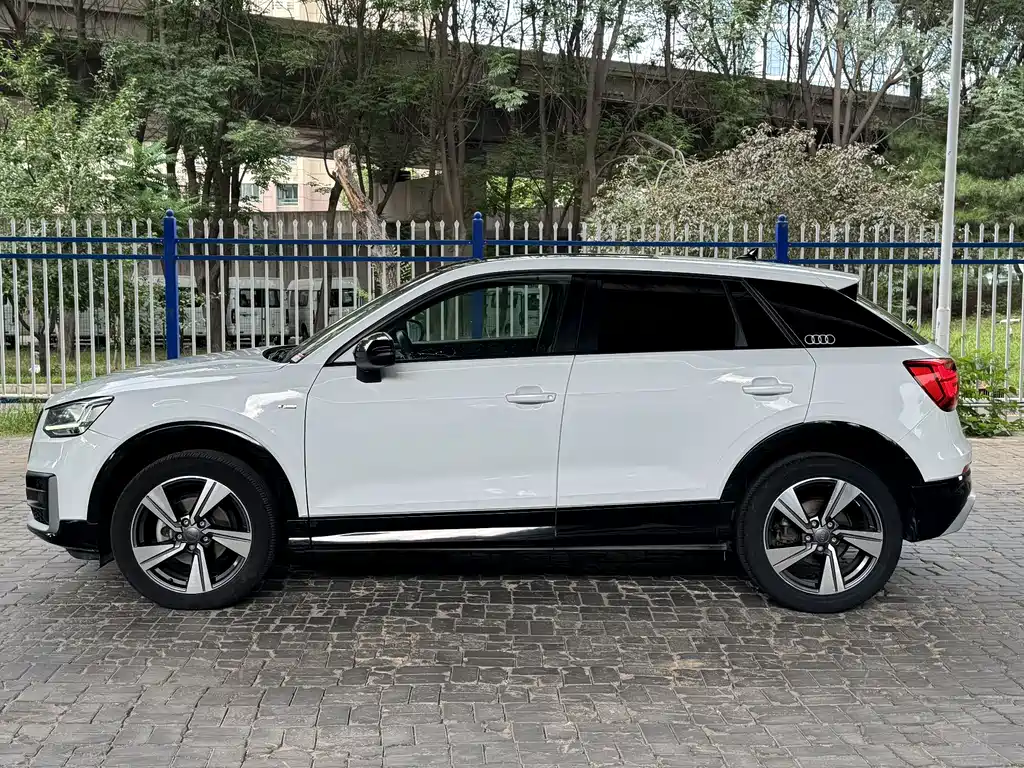 Audi Q2L 2020