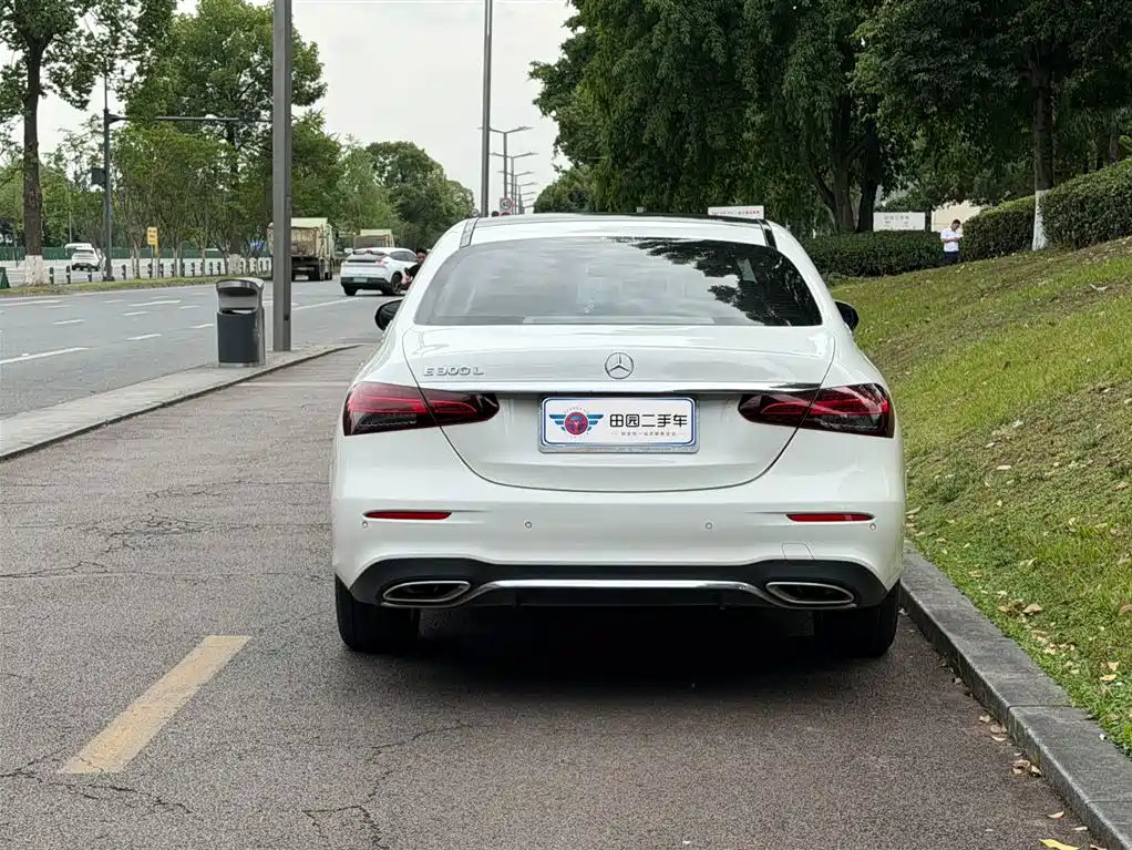 Mercedes-Benz E-Class 2022
