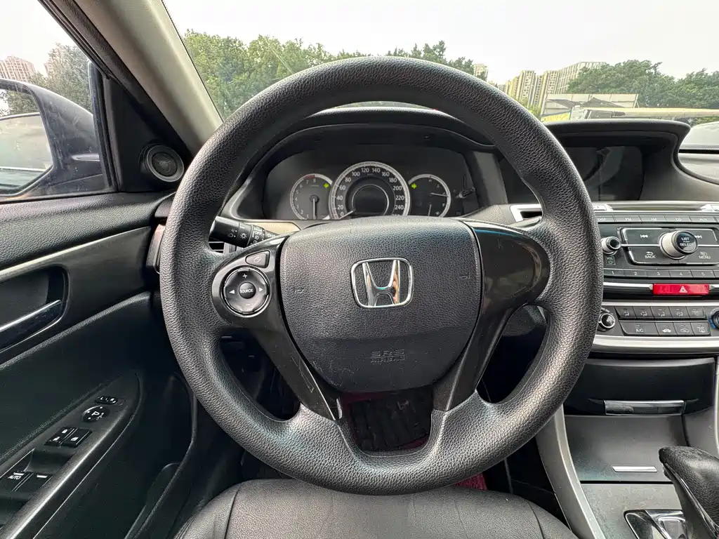 Honda Accord 2014 — фото 10