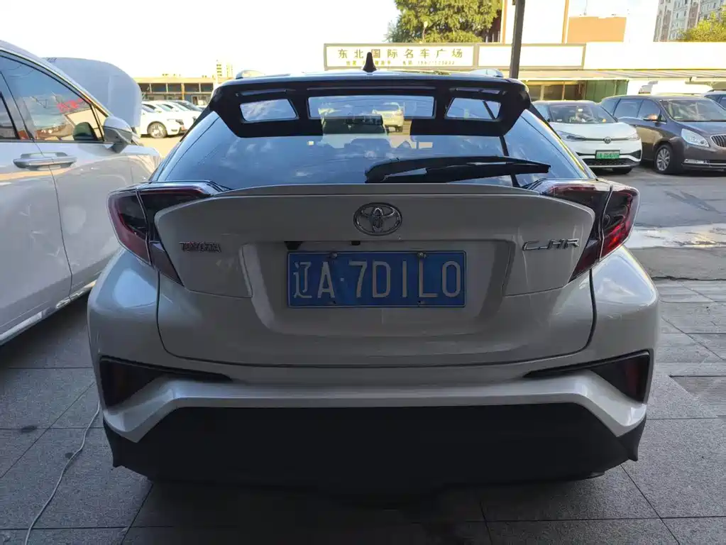 Toyota C-HR 2020 — фото 16