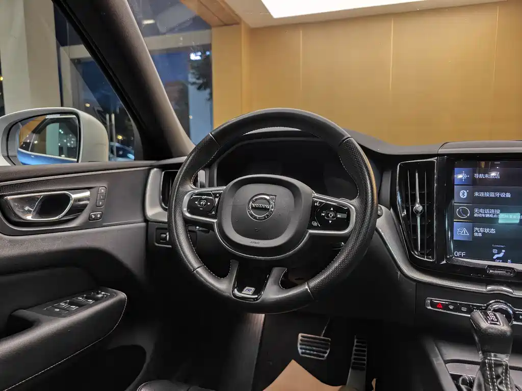 Volvo XC60 2018 — фото 14